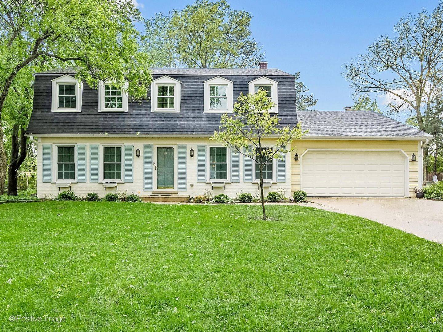 2S560 Seneca DR, Wheaton, IL 60189