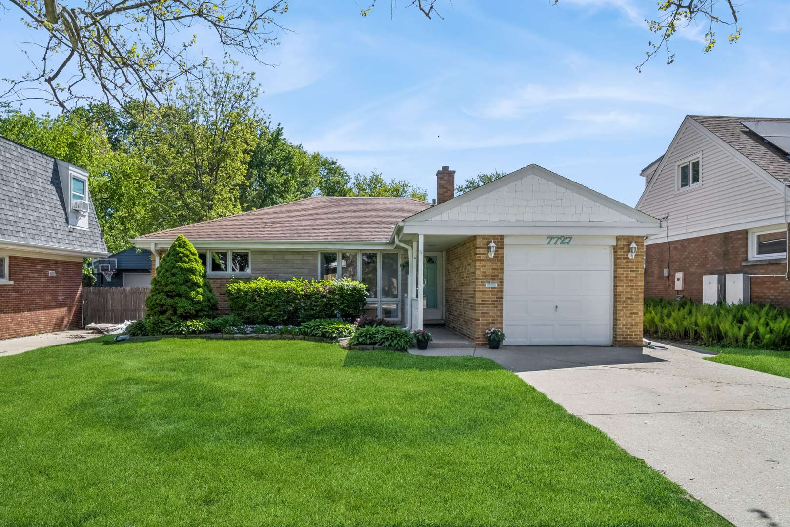 7727 N Oconto AVE, Niles, IL 60714