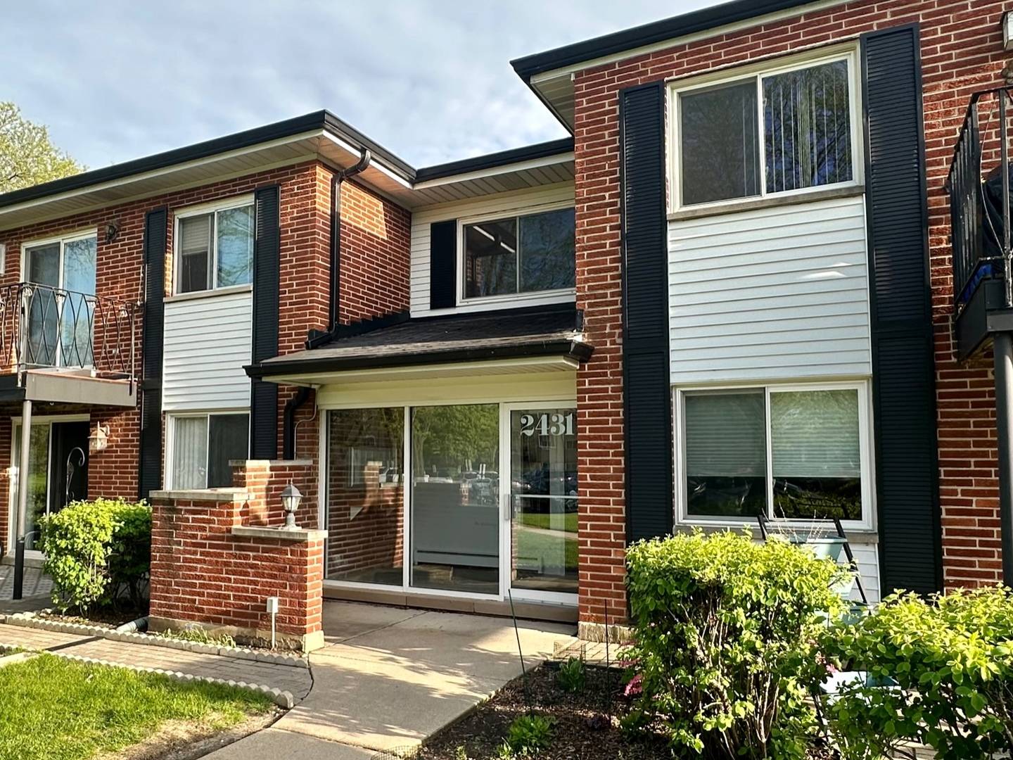 2431 E Brandenberry CT #2O, Arlington Heights, IL 60004