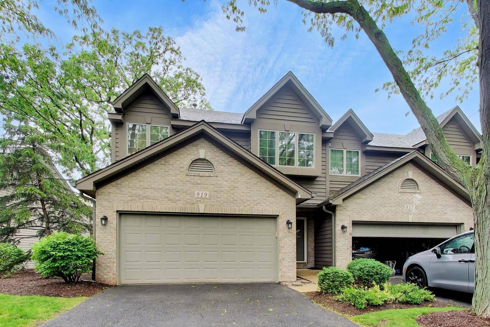 919 Millcreek CIR, Elgin, IL 60123