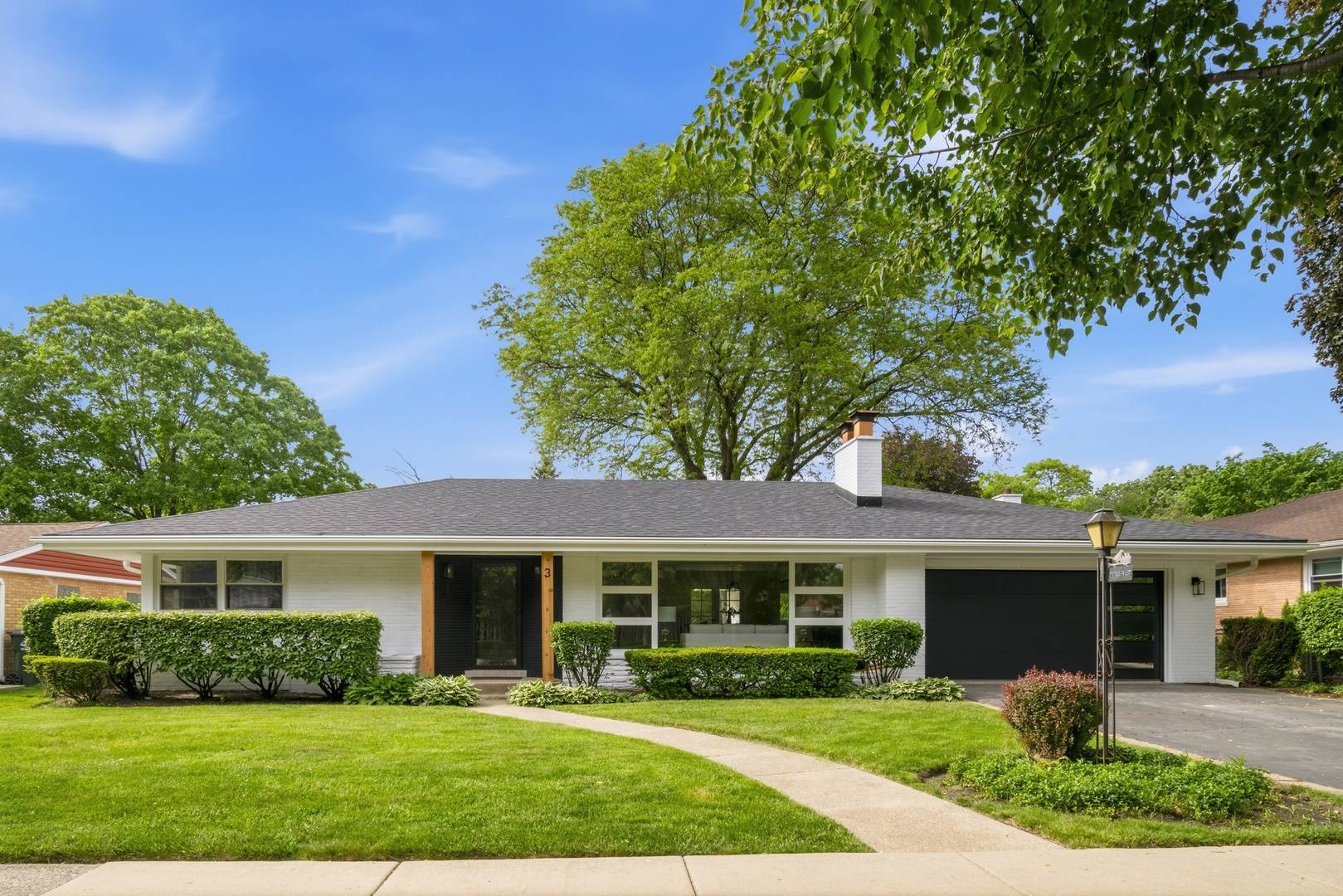 3 W Berkshire LN, Mount Prospect, IL 60056