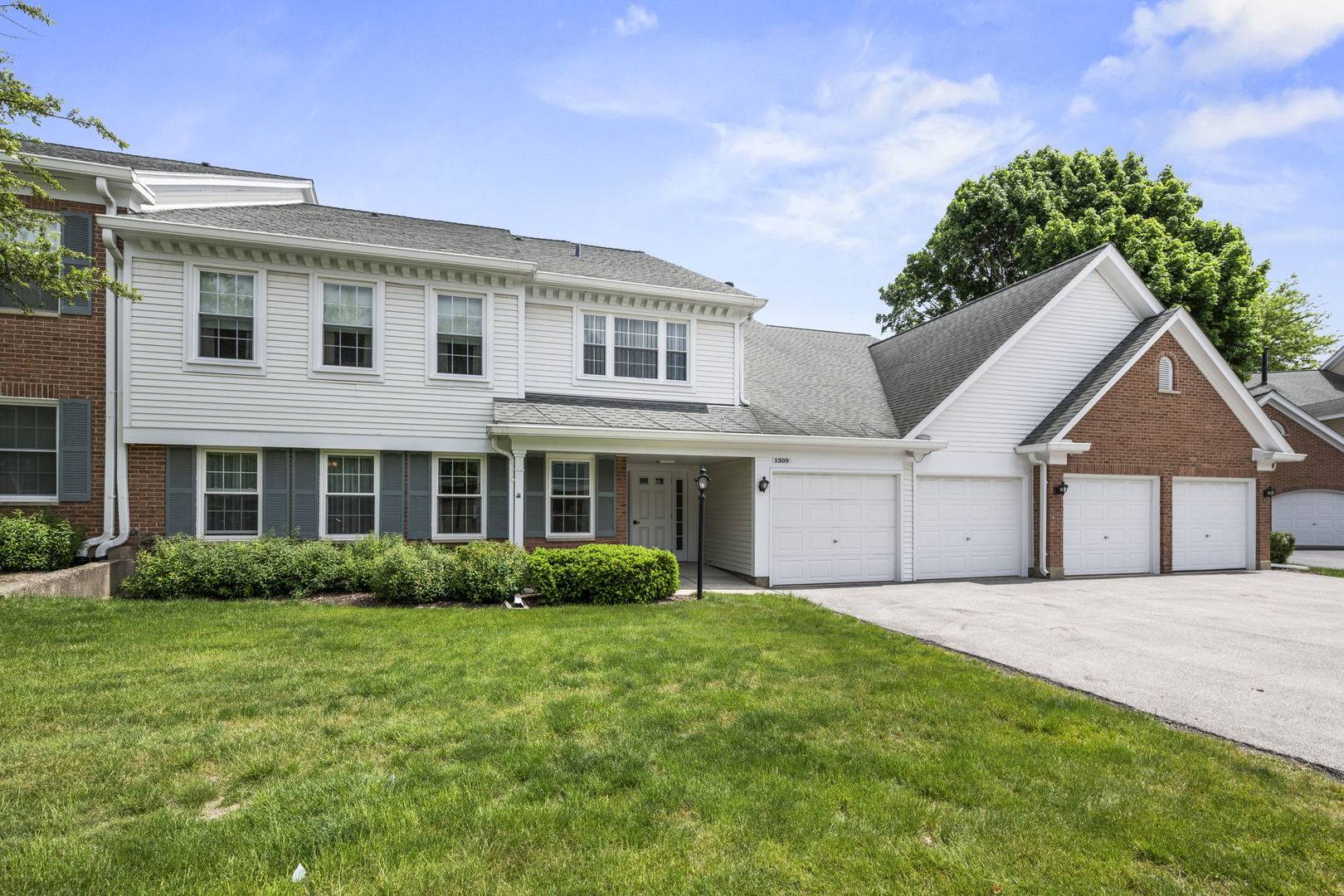 1309 Nutmeg CT #A, Mount Prospect, IL 60056