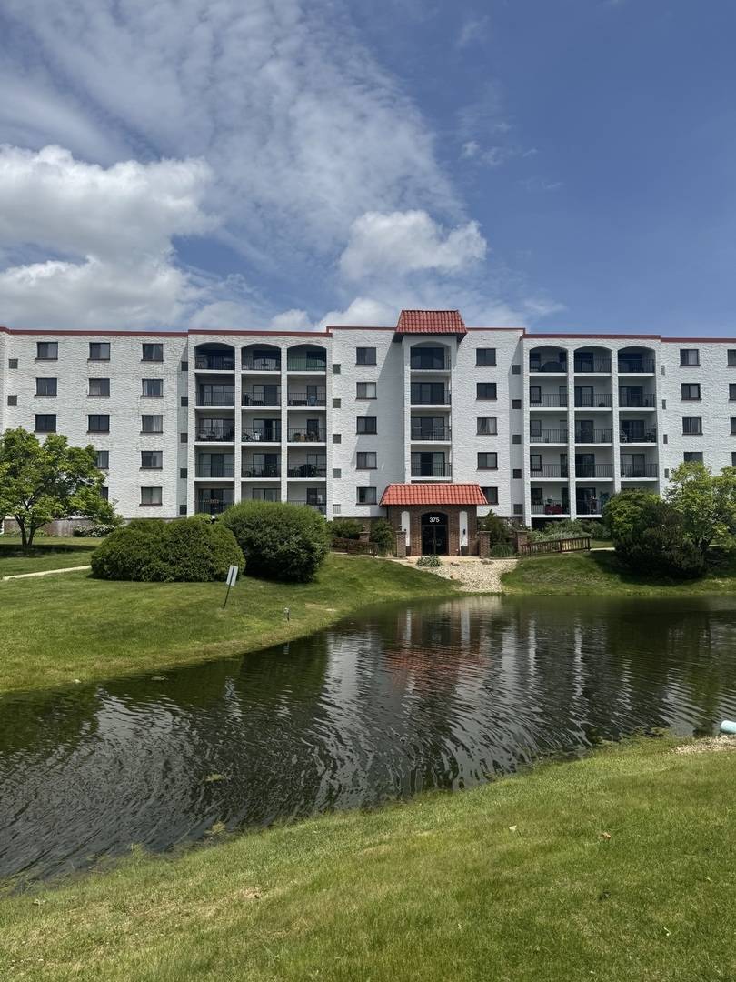 375 Plum Creek DR #402, Wheeling, IL 60090