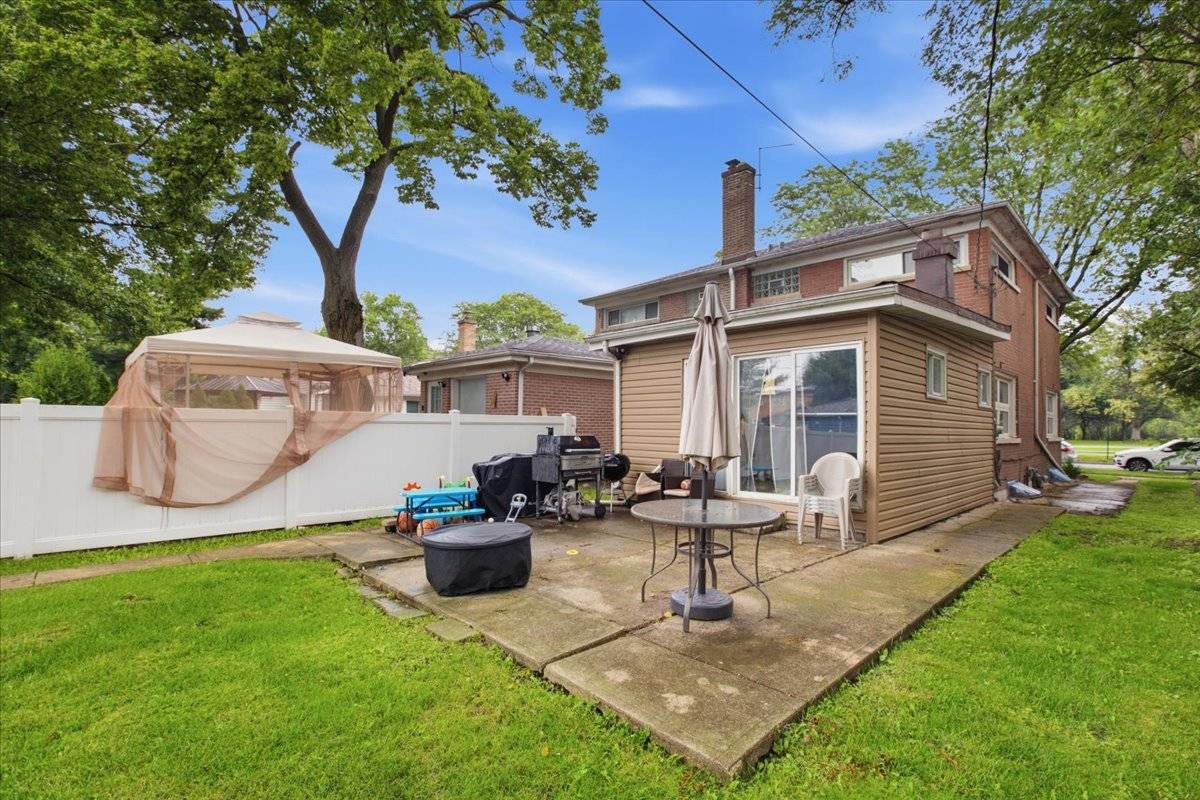 8920 Bennett AVE, Evanston, IL 60203