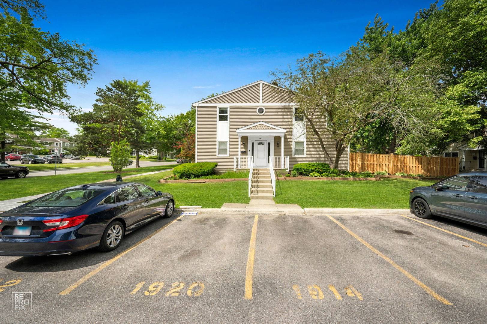 1914 Flintshire DR #1914, Schaumburg, IL 60194