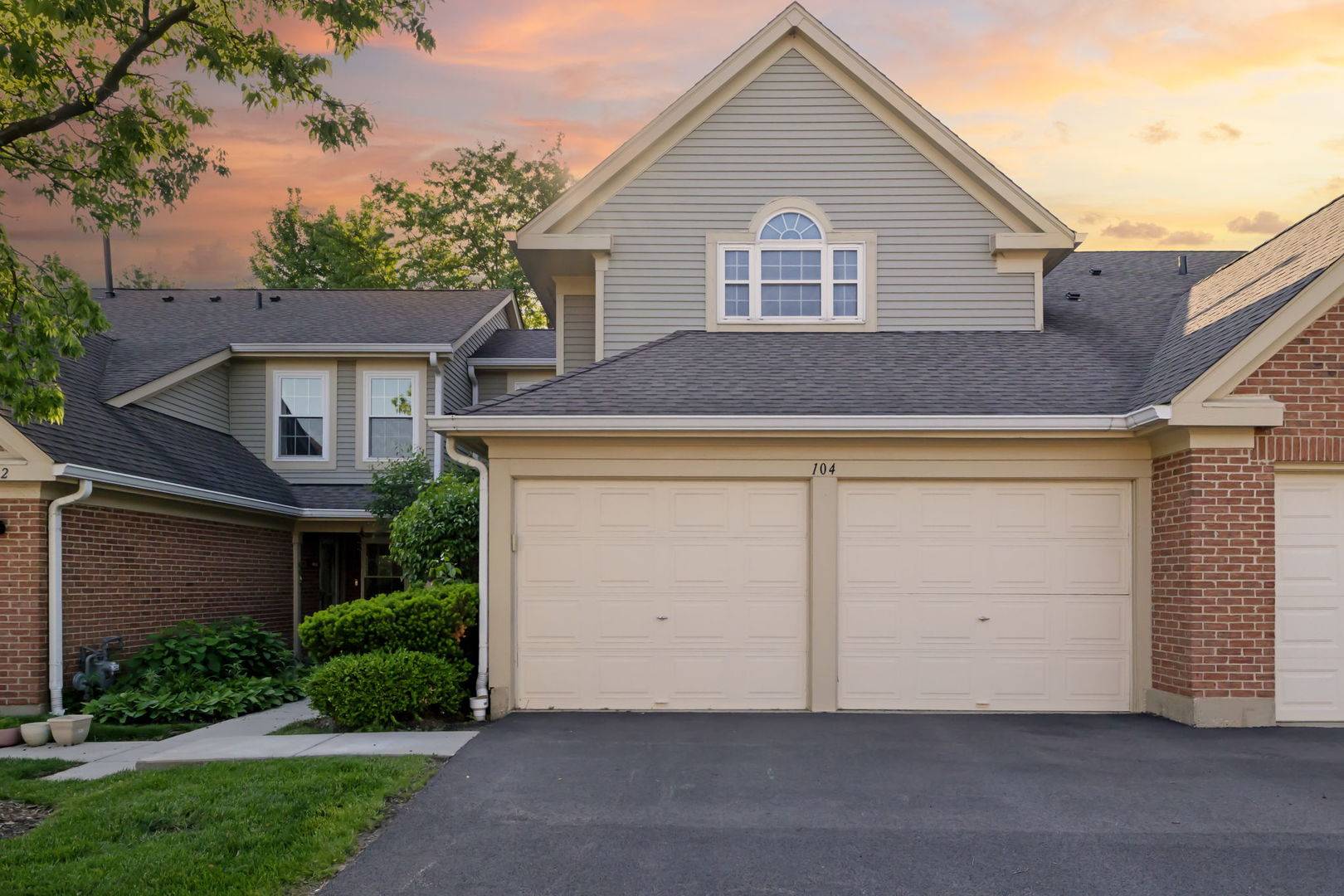 104 Thistle CT, Schaumburg, IL 60194