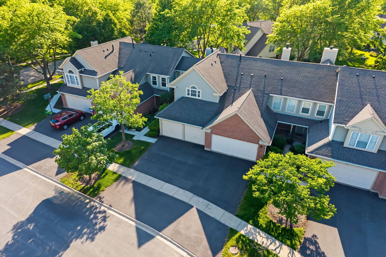 104 Thistle CT, Schaumburg, IL 60194