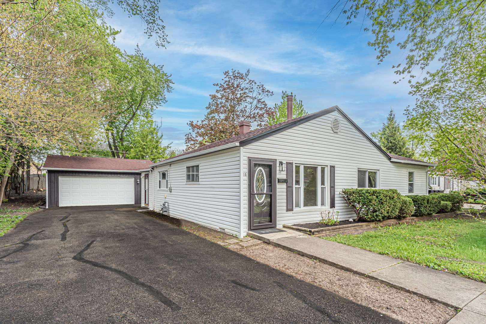 15 Johnathan RD, Lake Zurich, IL 60047