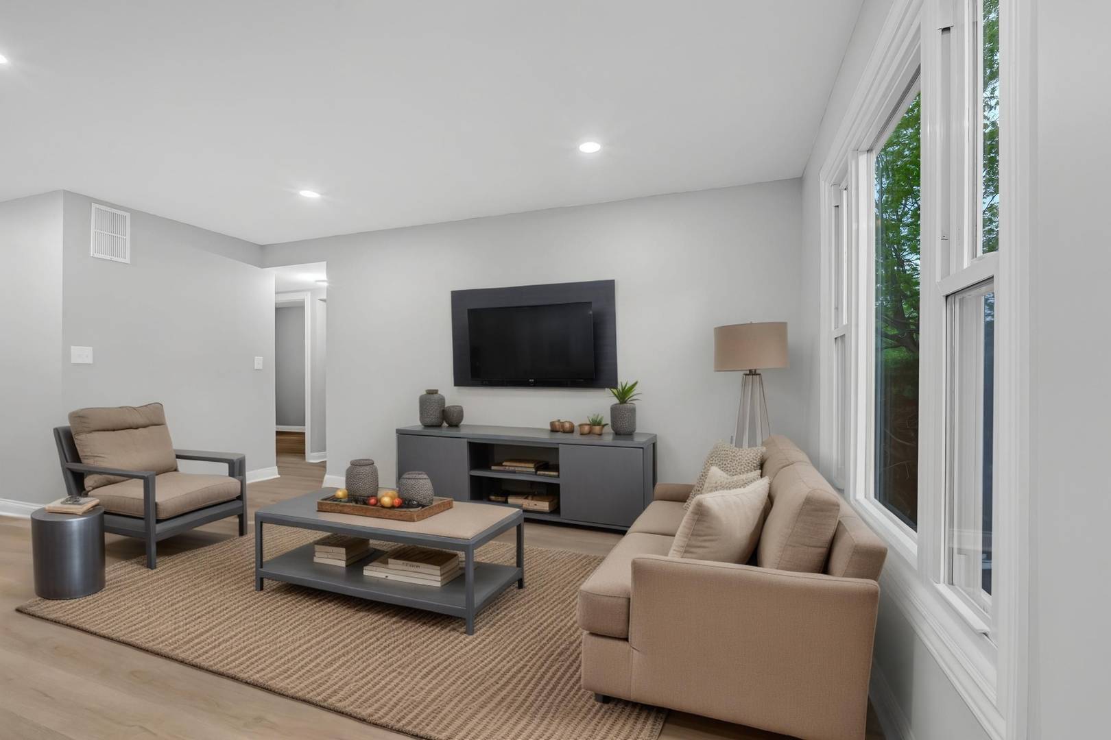 15 Johnathan RD, Lake Zurich, IL 60047