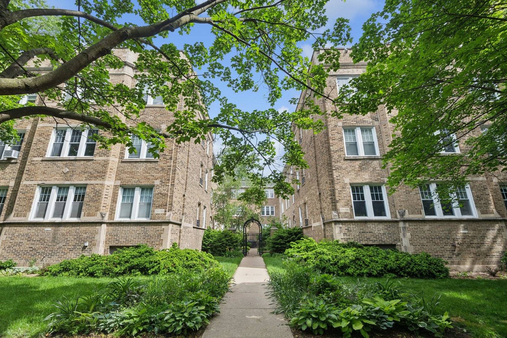 717 Reba PL #2N, Evanston, IL 60202