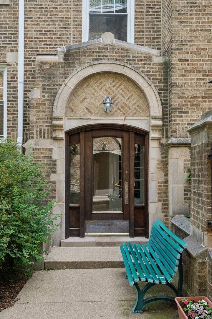 717 Reba PL #2N, Evanston, IL 60202