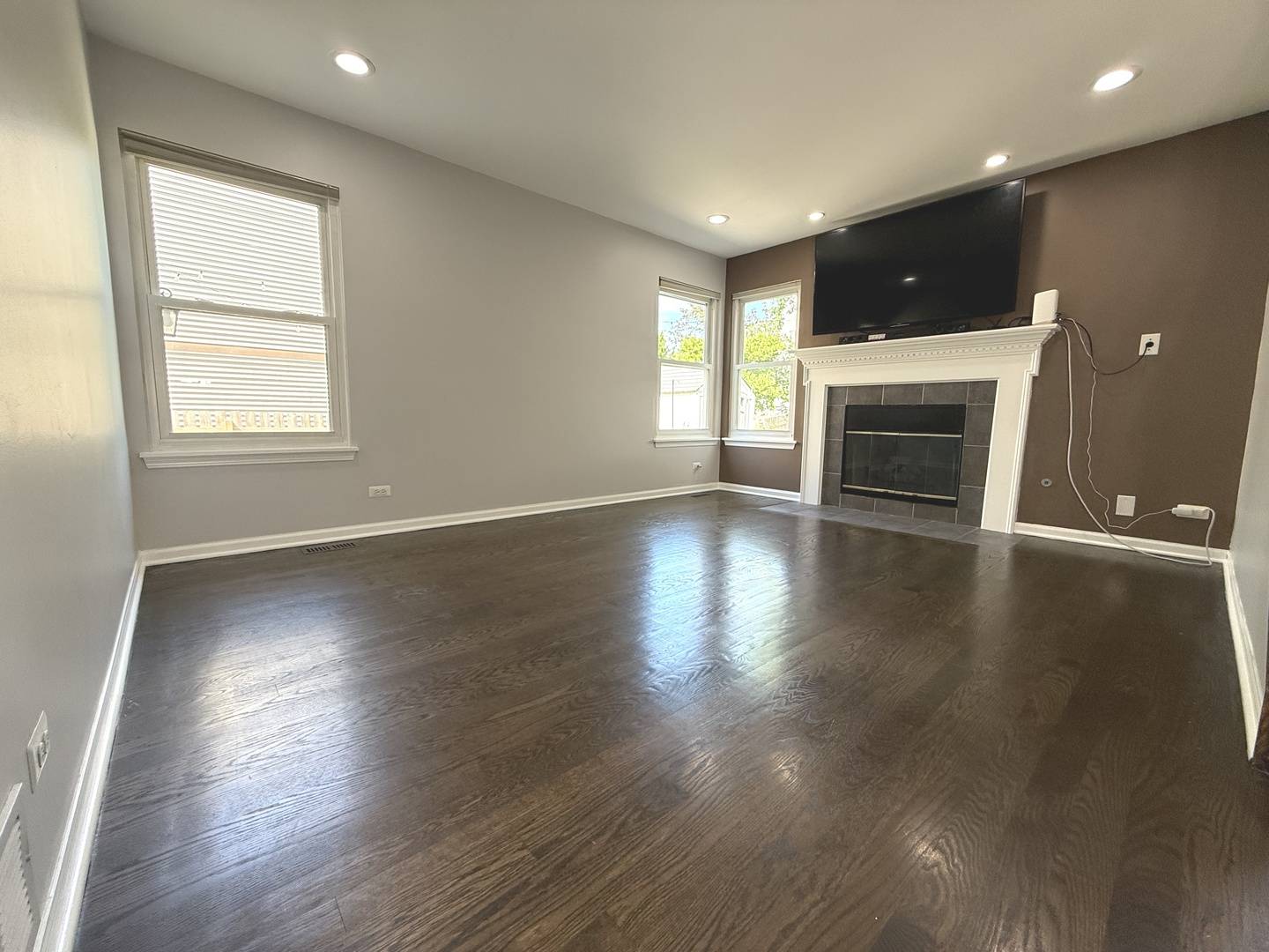 432 Harvard LN, Bartlett, IL 60103