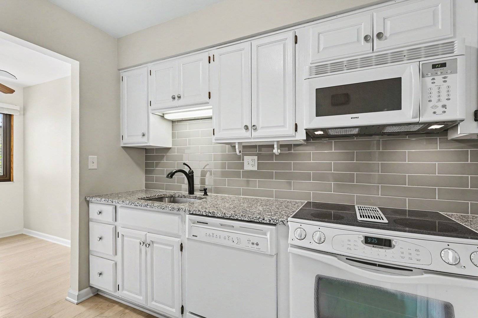 541 Verde DR, Schaumburg, IL 60173
