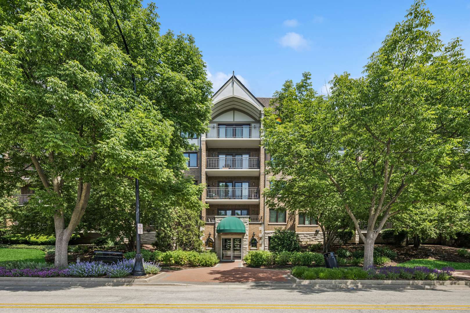 5 S Pine ST #405B, Mount Prospect, IL 60056