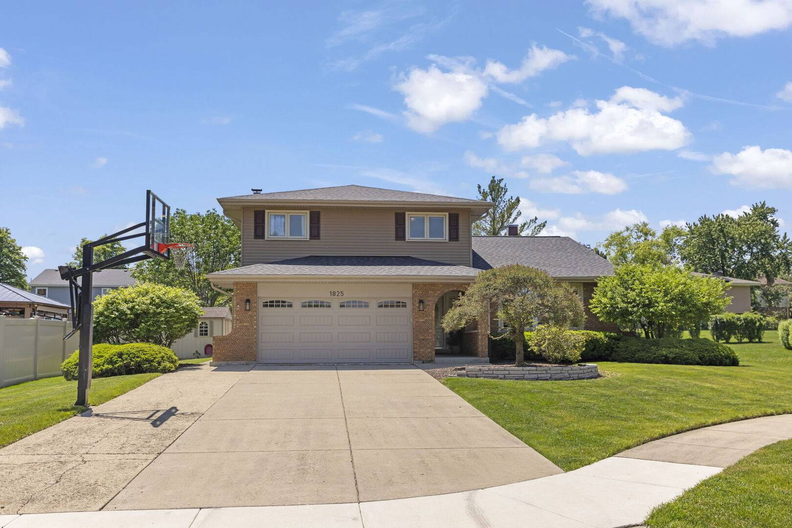 1825 Northbridge PL, Downers Grove, IL 60516