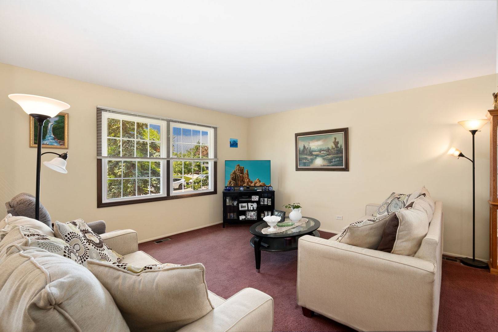 1140 Rosedale LN, Hoffman Estates, IL 60169