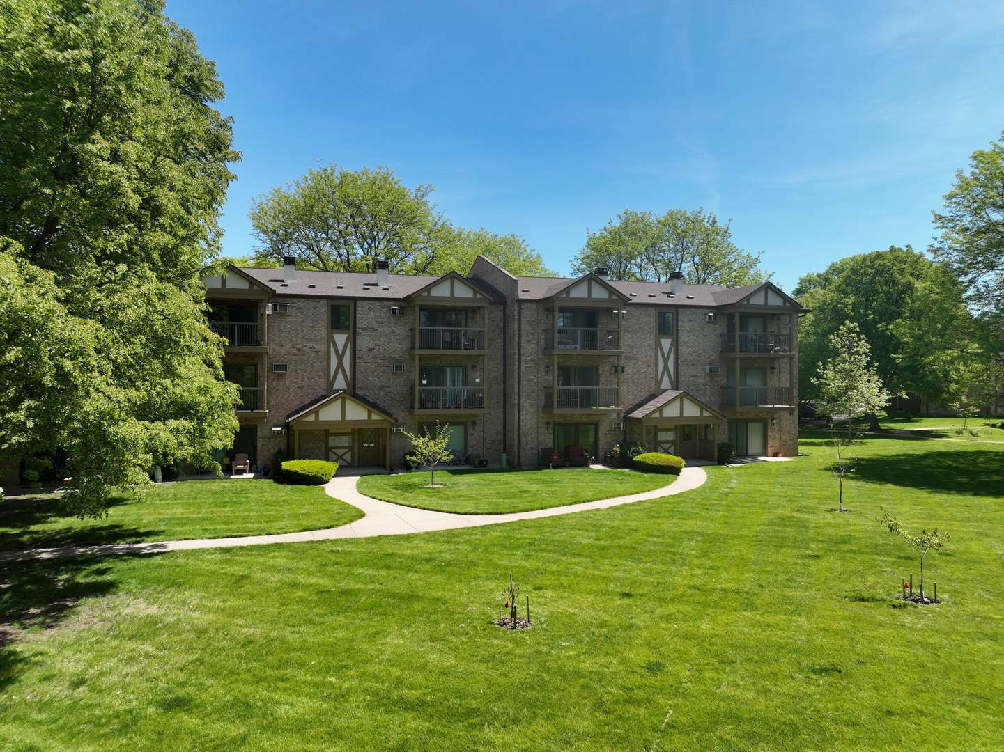 811 S Dwyer AVE #E, Arlington Heights, IL 60005