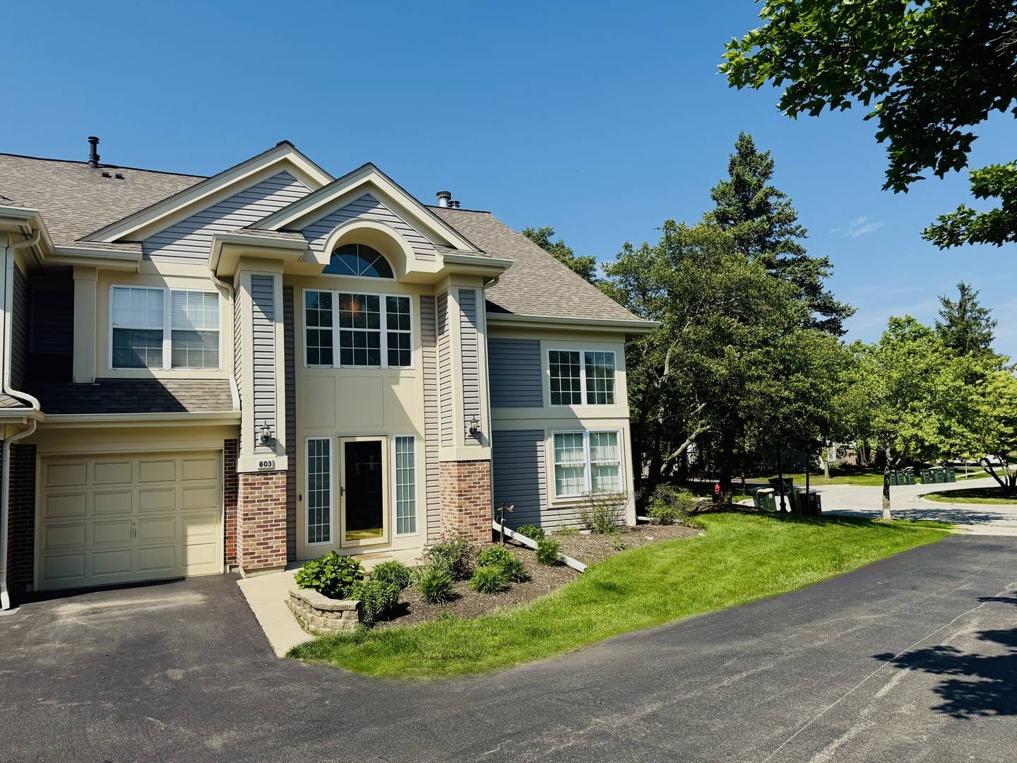 603 Stone Brook CT, Elk Grove Village, IL 60007