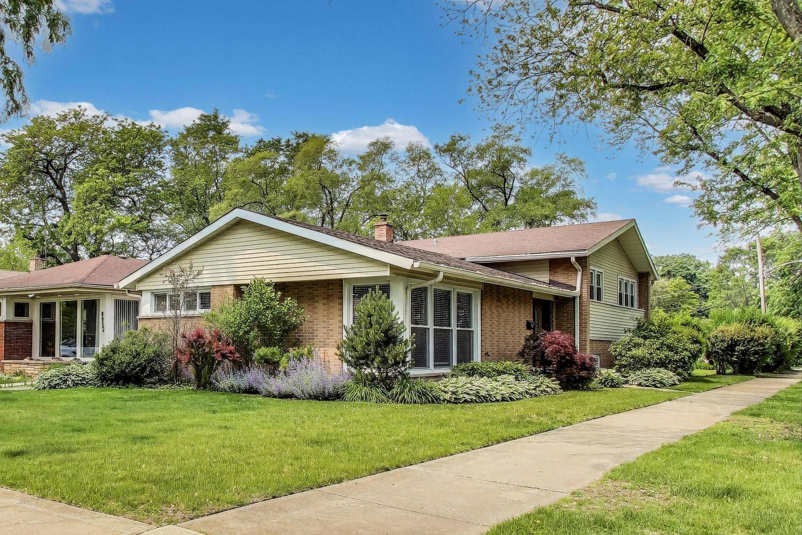 3425 Lake ST, Evanston, IL 60203
