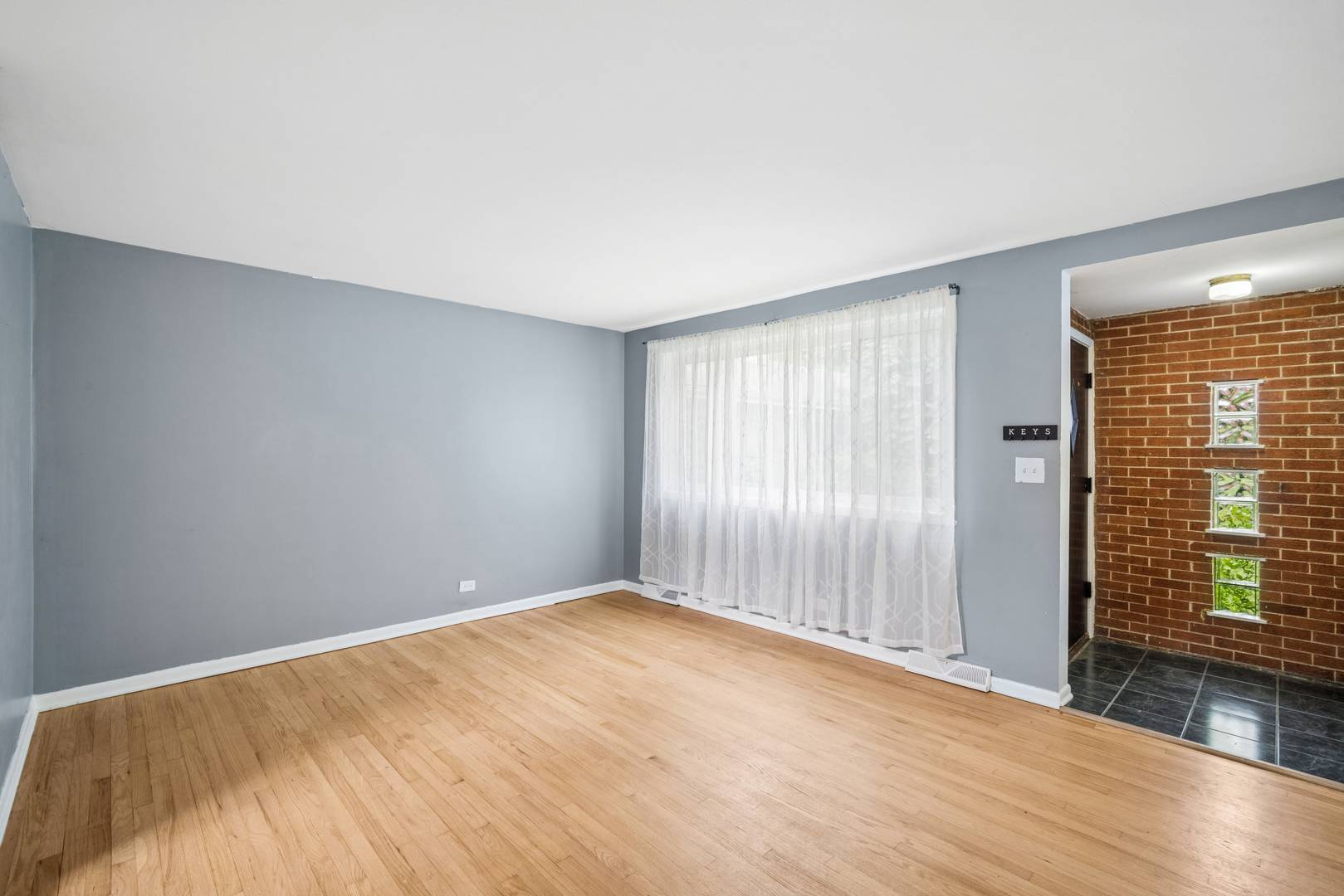 221 Dodge AVE #B, Evanston, IL 60202