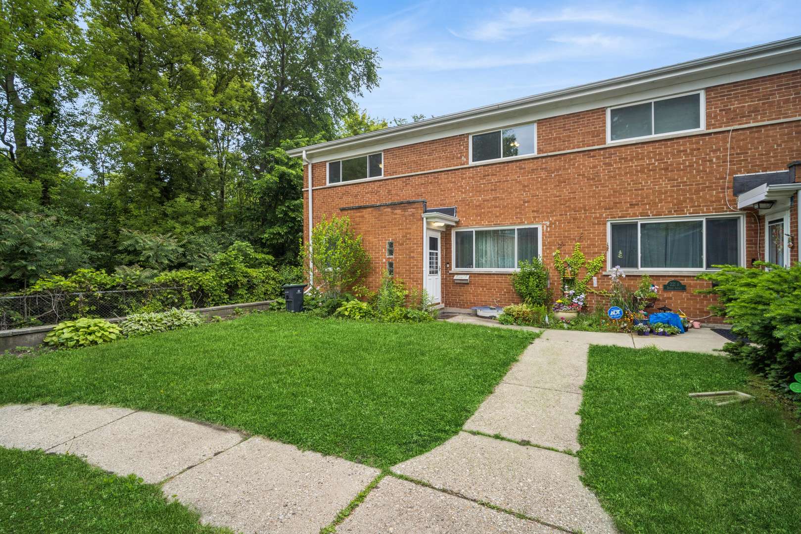 221 Dodge AVE #B, Evanston, IL 60202