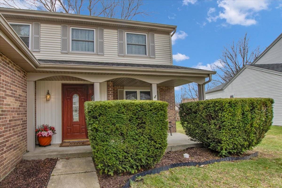 305 Abbey LN, Vernon Hills, IL 60061