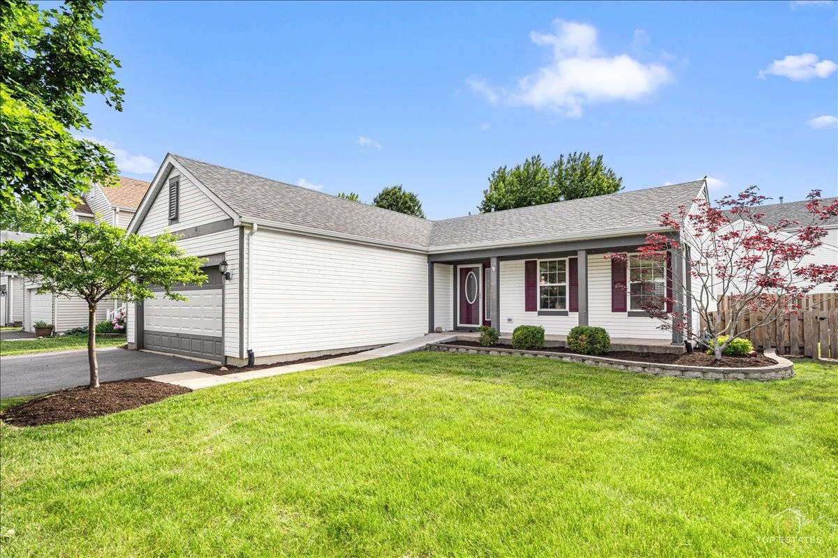 608 N White LN, Hainesville, IL 60030