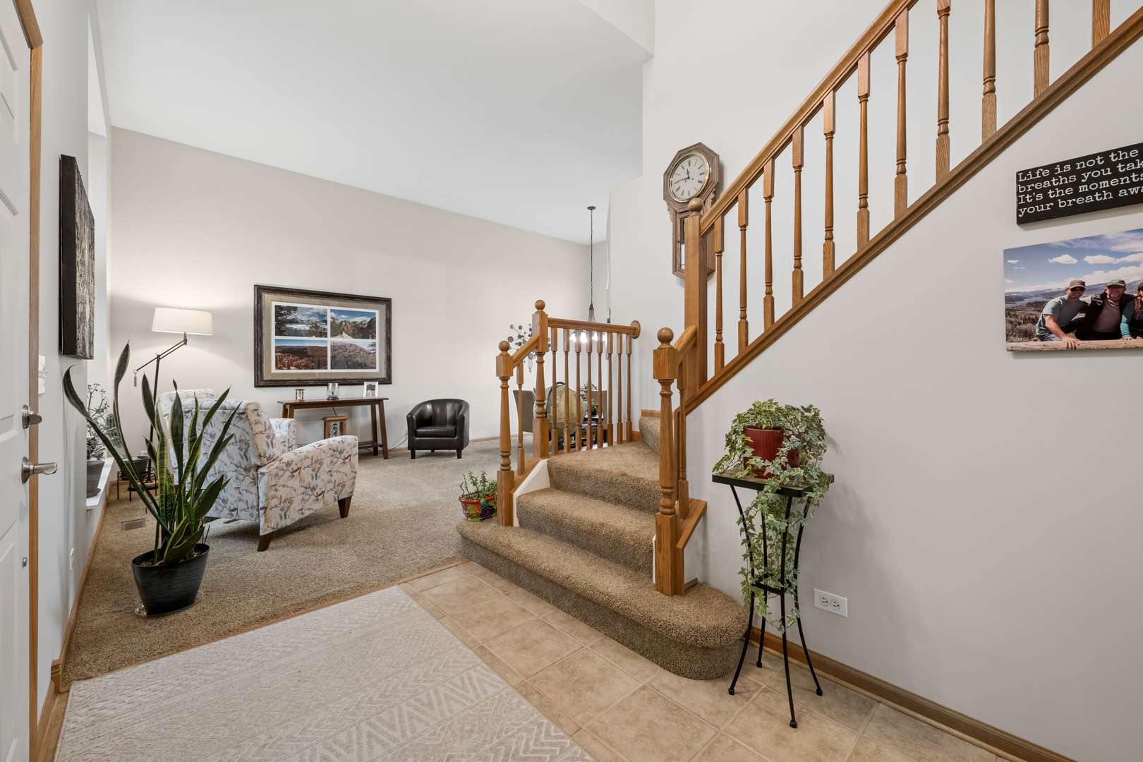 606 Arlington LN, South Elgin, IL 60177