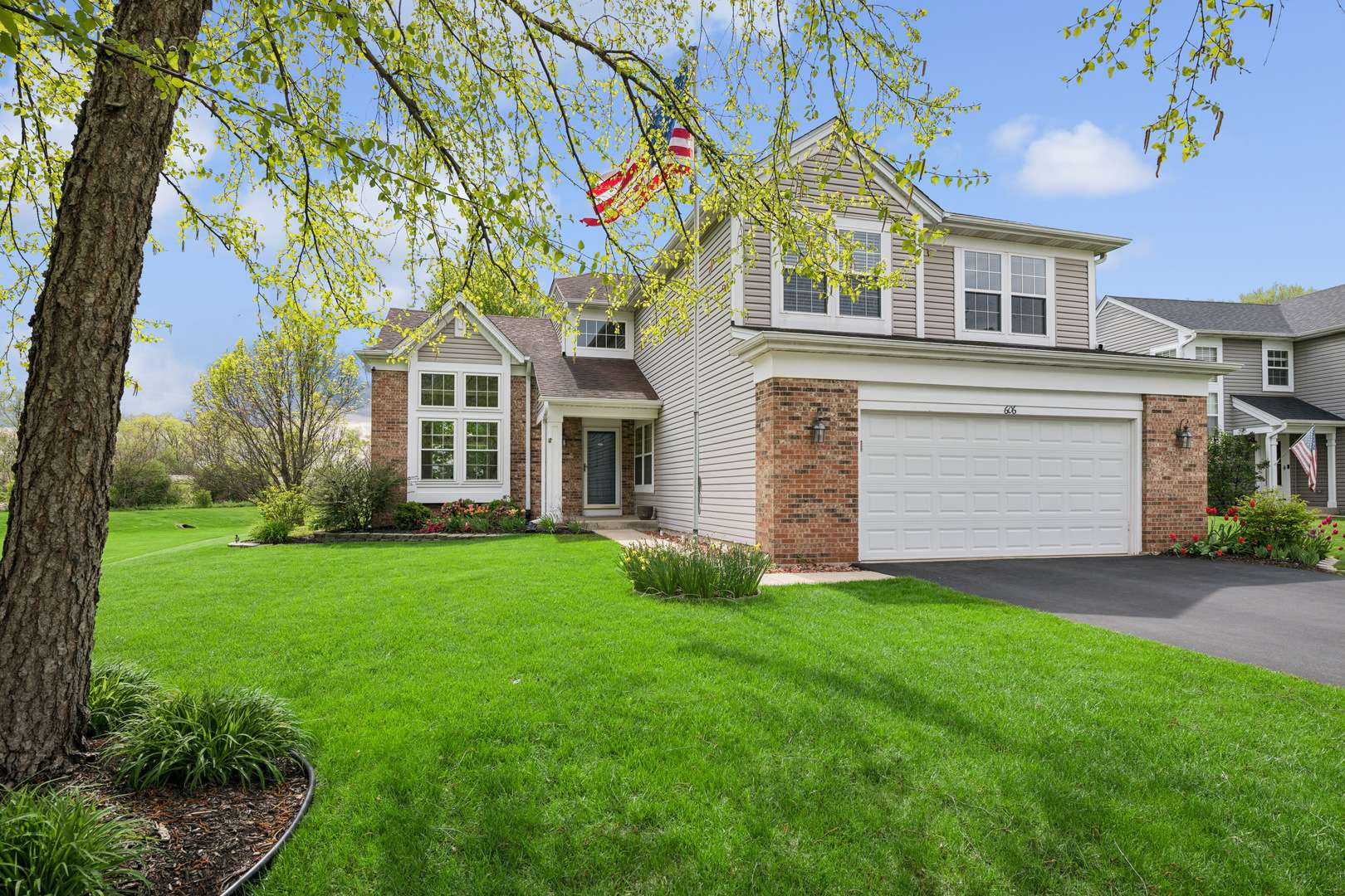 606 Arlington LN, South Elgin, IL 60177