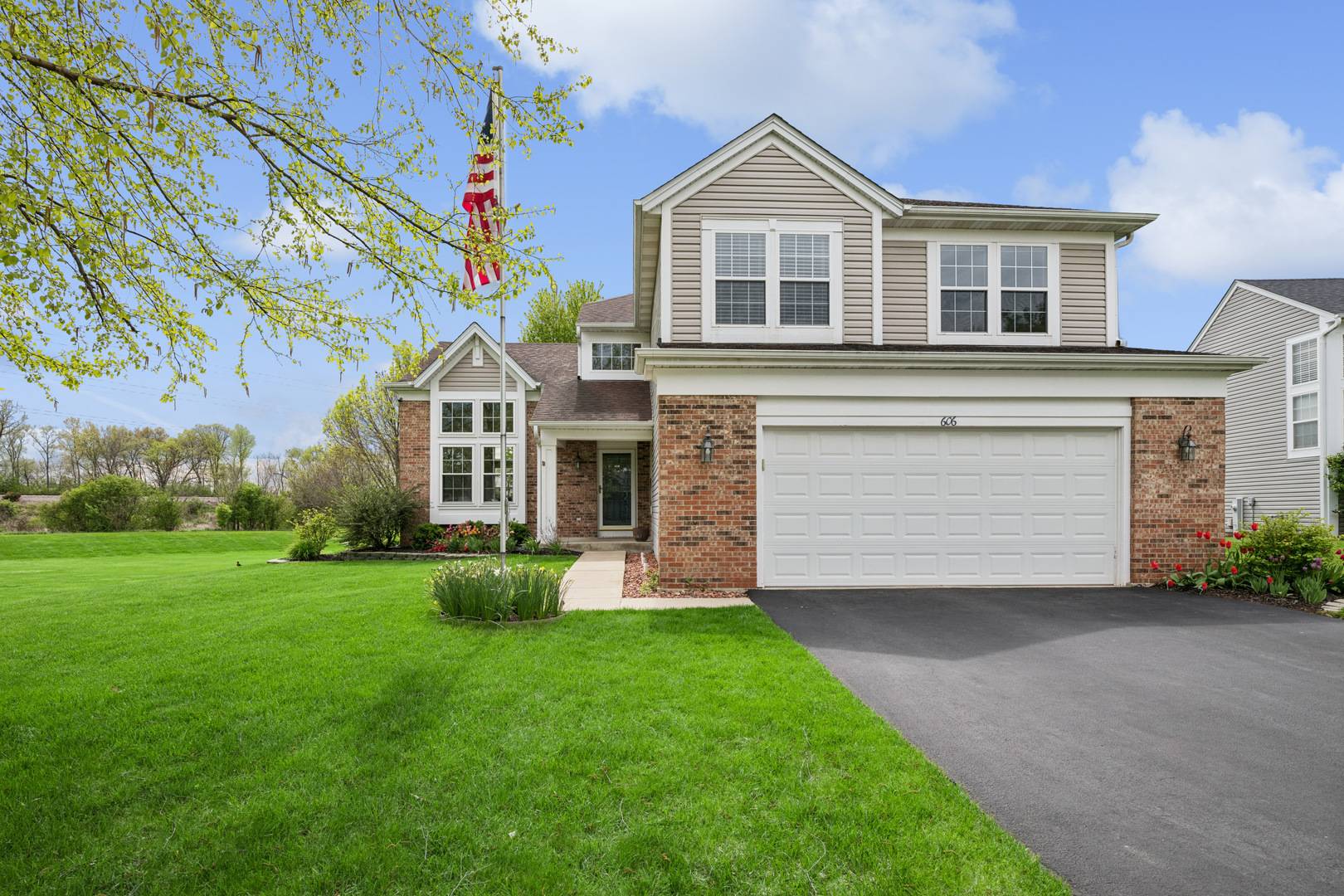 606 Arlington LN, South Elgin, IL 60177