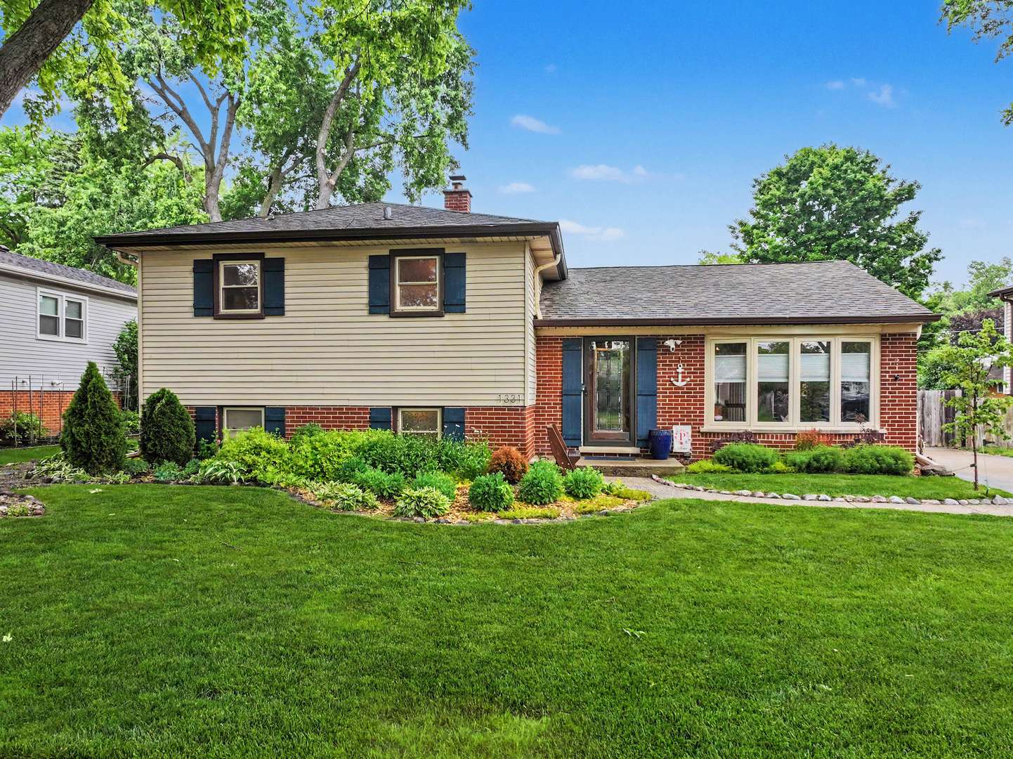 1331 N Indigo DR, Mount Prospect, IL 60056