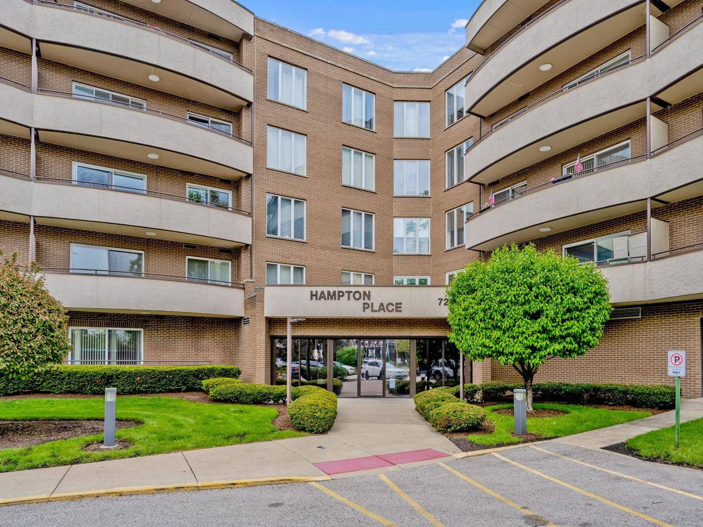 7201 N Lincoln AVE #205, Lincolnwood, IL 60712
