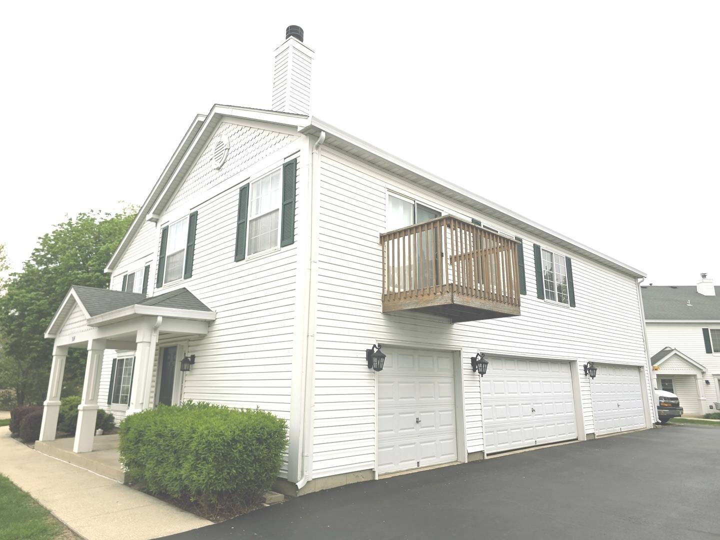 769 Hobart DR, South Elgin, IL 60177
