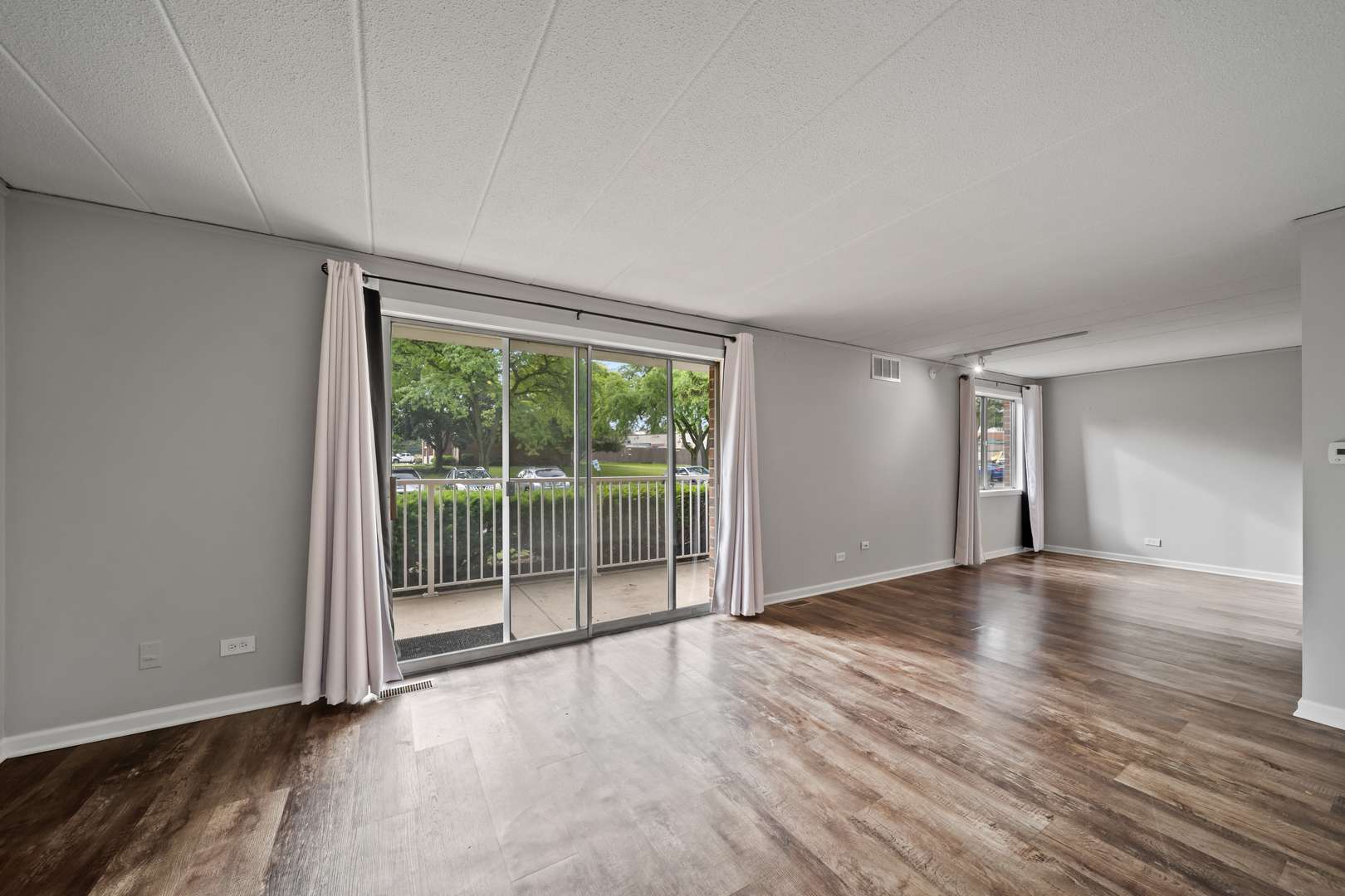 1102 Westover LN #1B, Schaumburg, IL 60193
