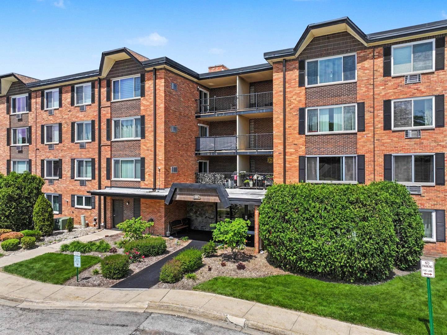1227 S Old Wilke RD #210, Arlington Heights, IL 60005