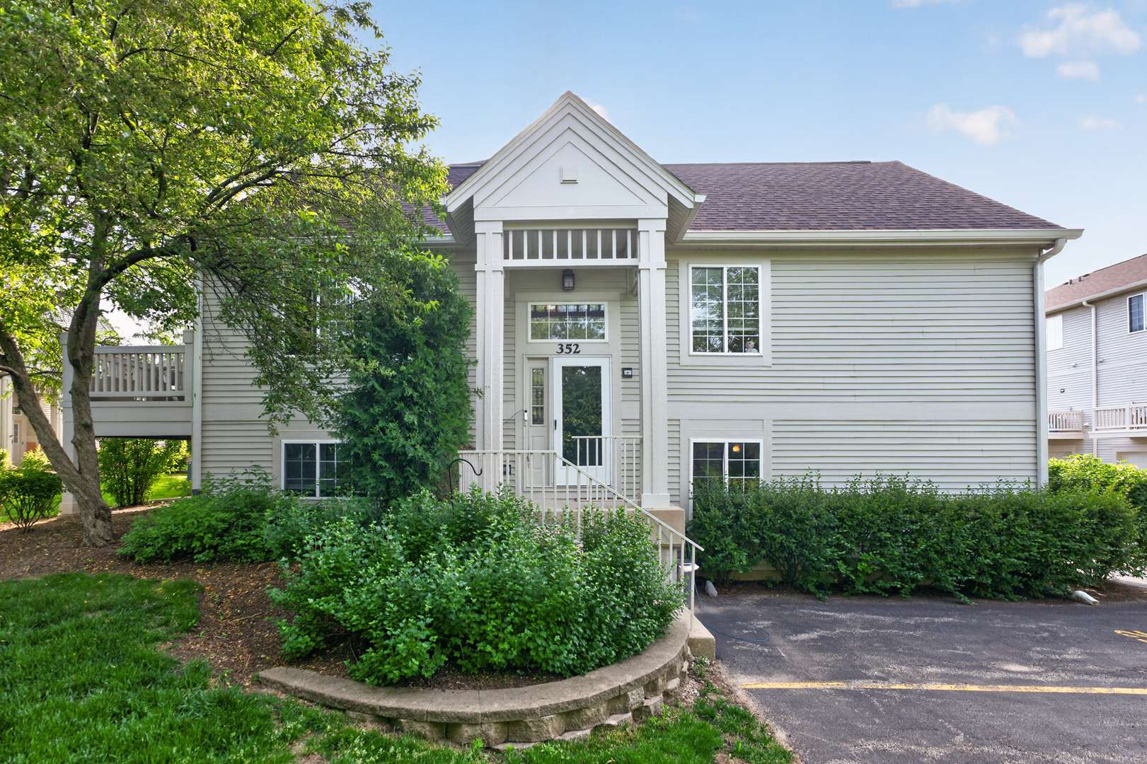 352 New Haven DR #352, Cary, IL 60013