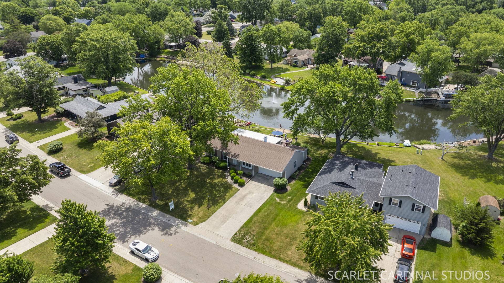 18 Cayman DR, Montgomery, IL 60538