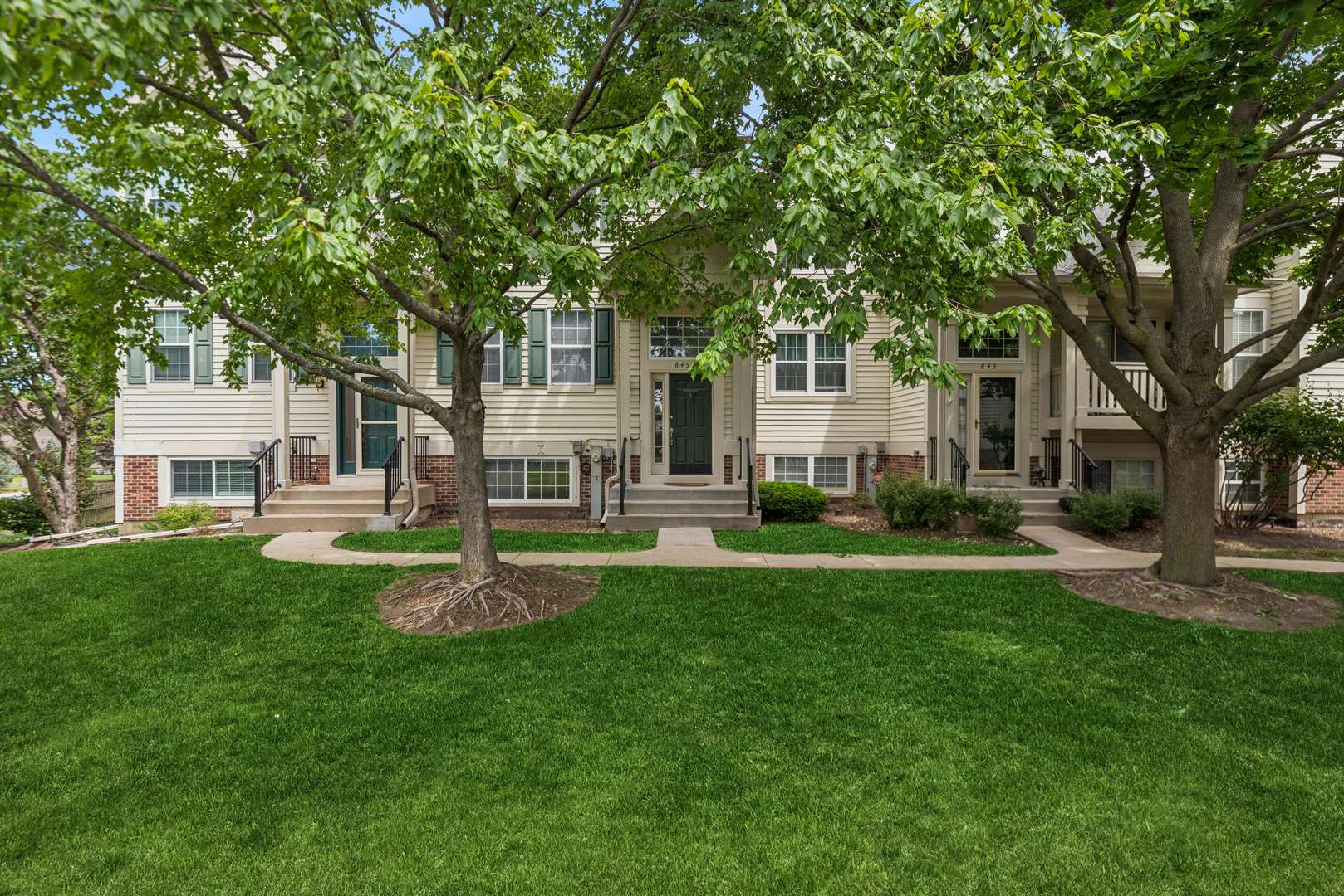 845 Essex CIR, Grayslake, IL 60030