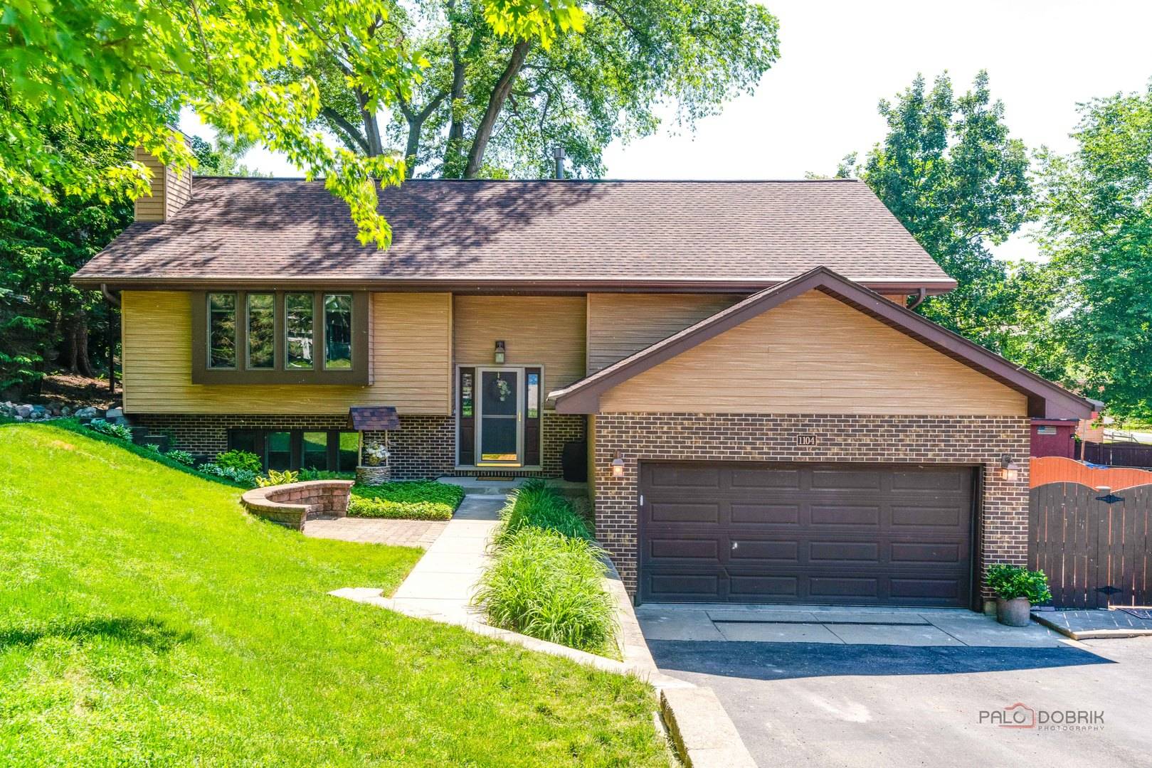 1104 Monroe ST, Wauconda, IL 60084