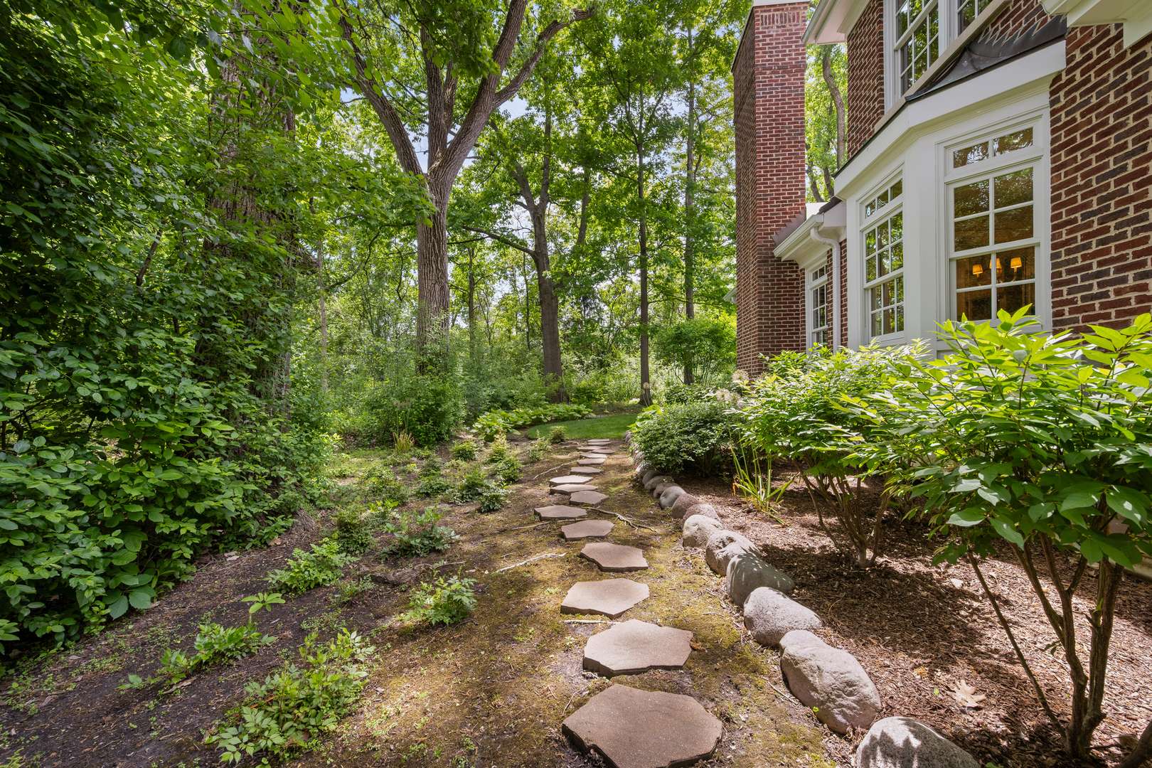 861 Gloucester XING, Lake Forest, IL 60045