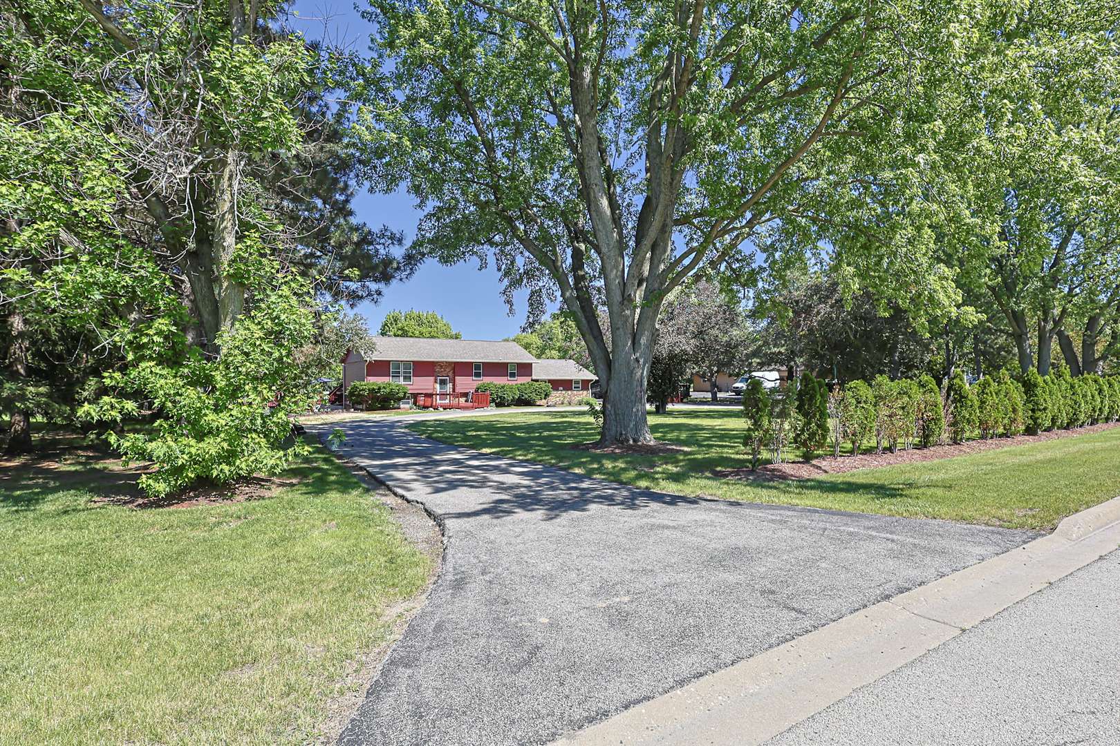 9012 Swanson RD, Lake In The Hills, IL 60156