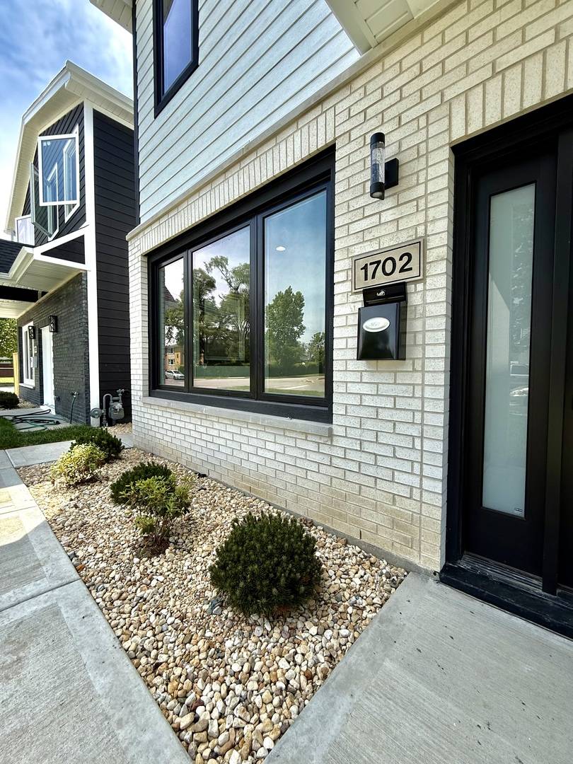 1702 N 40th AVE, Stone Park, IL 60165