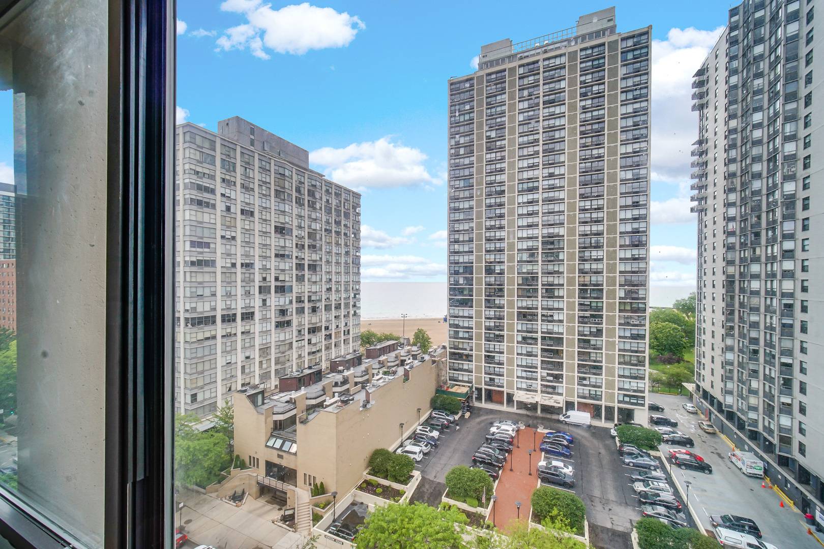 5740 N Sheridan RD #11A, Chicago, IL 60660