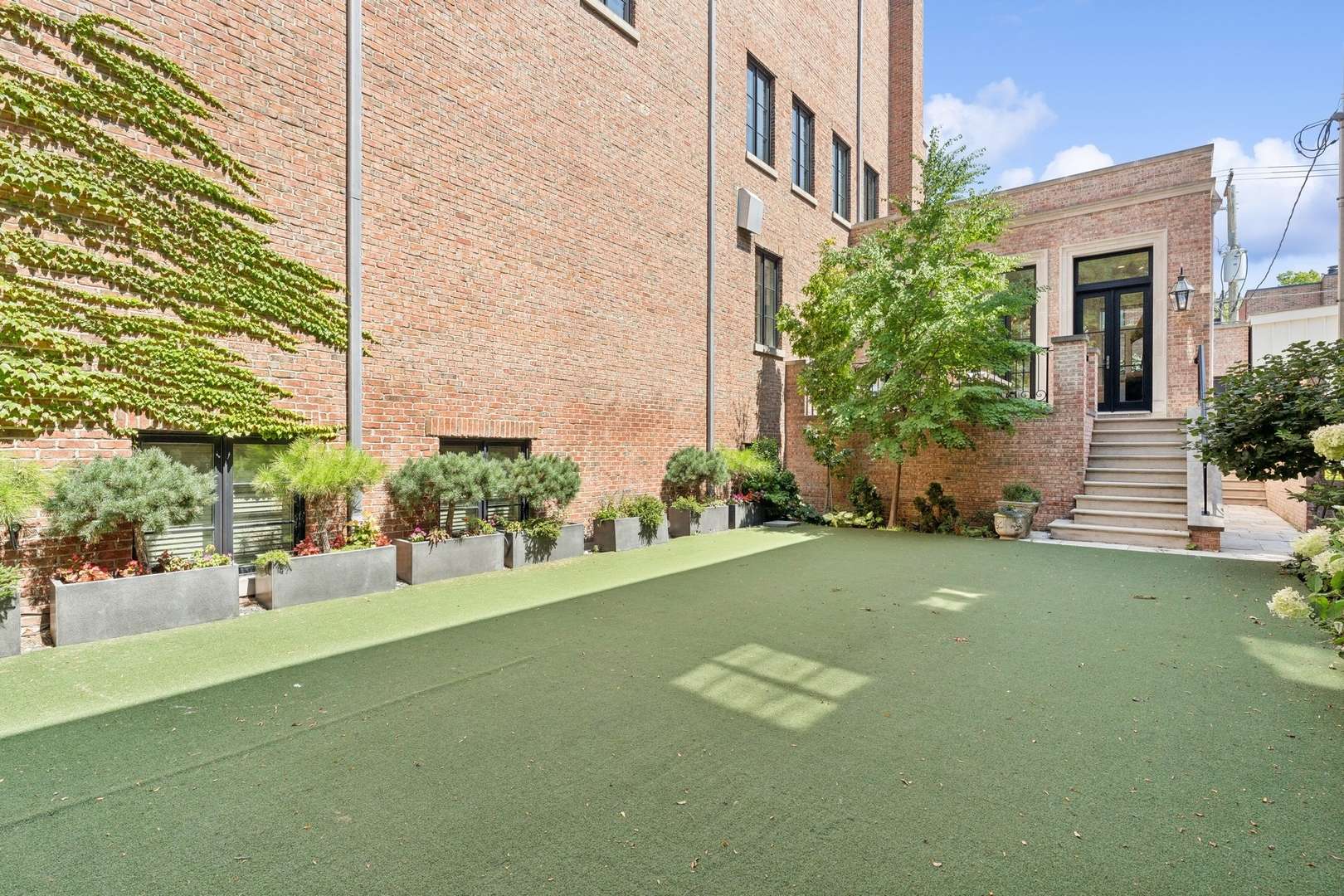 1755 N Mohawk ST, Chicago, IL 60614