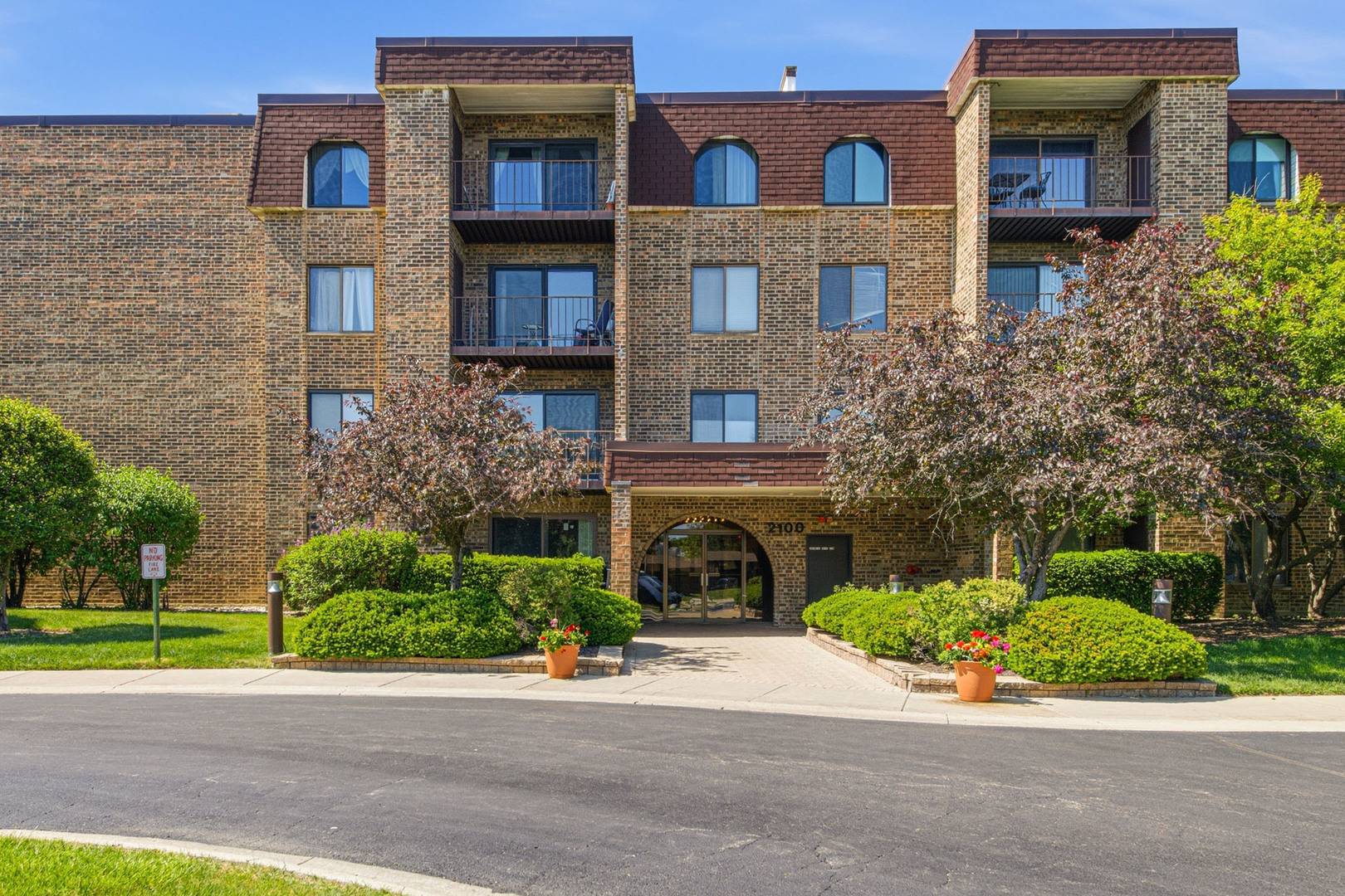 2100 Valencia DR #102B, Northbrook, IL 60062