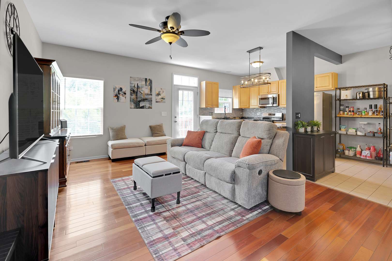 2603 Kendall XING, Mchenry, IL 60051