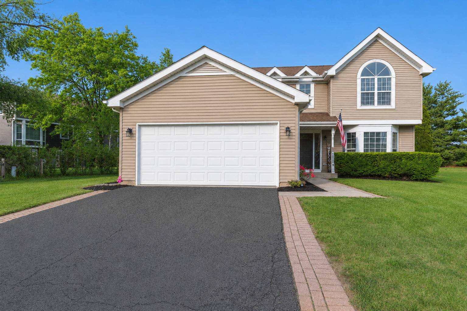 1759 Deerhaven DR, Crystal Lake, IL 60014