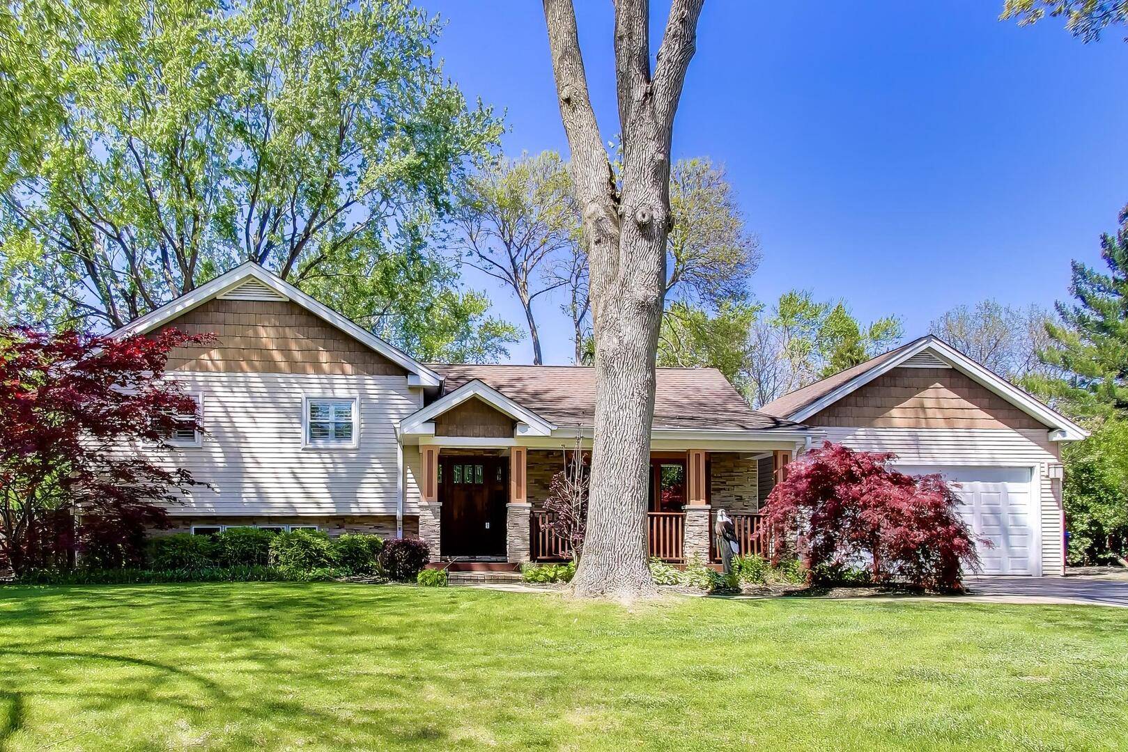 15352 W Cherrywood LN, Libertyville, IL 60048