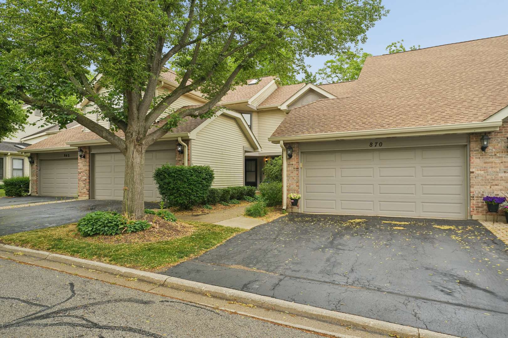 870 N Auburn Woods DR, Palatine, IL 60067
