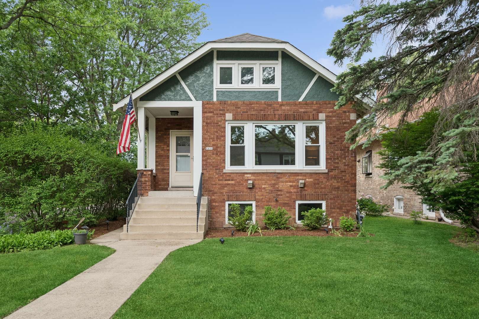 2100 Forestview RD, Evanston, IL 60201